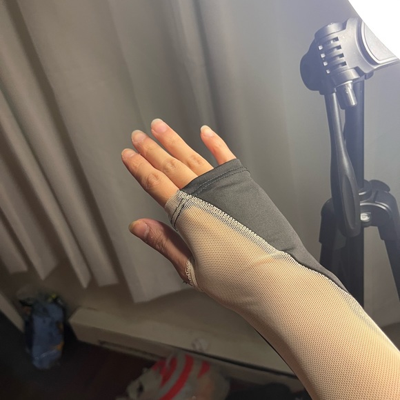 Sheer and black bodysuit - Picture 7 of 9